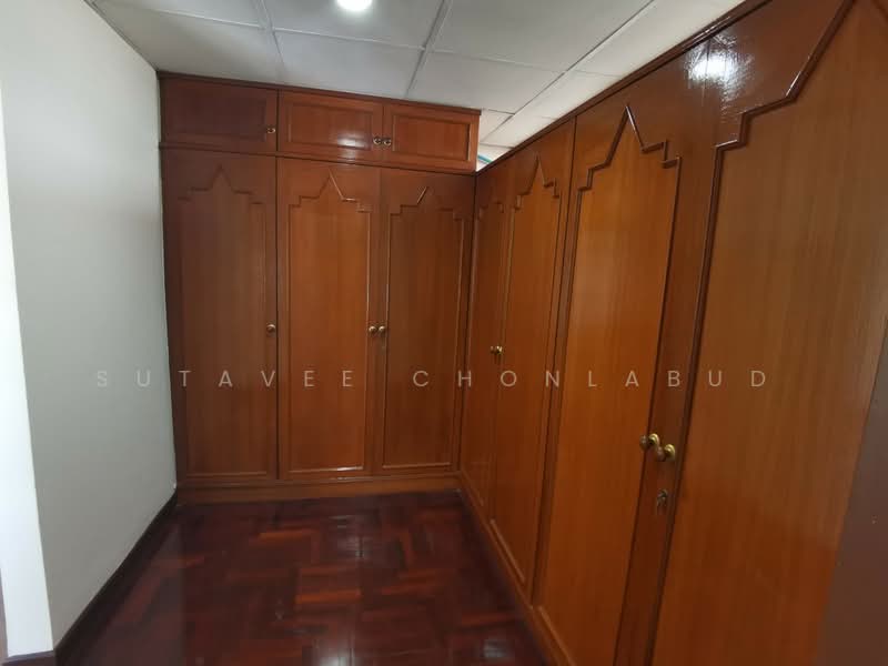 Rishi Court, Bangkok, 47 Soi Sukhumvit 15, Khlongtoei Nua, Watthana, Bangkok, 3 Bedrooms, 280 sqm, Apartment For Rent, by Sutavee Chonlabud, 500408529 - DDproperty.com