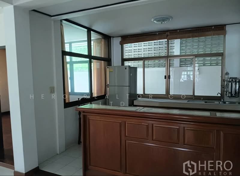 ขายบ้านเดี่ยวหลังใหญ่ 3 ห้องนอน ย่านวัฒนา กรุงเทพ HRE01039, กรุงเทพ, คลองตันเหนือ, วัฒนา, กรุงเทพ, 301 ตร.ม., บ้านเดี่ยว ขาย, โดย Hero Realtor Co., Ltd., 500408576 - DDproperty.com