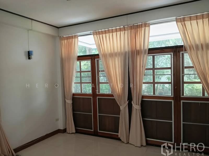 ขายบ้านเดี่ยวหลังใหญ่ 3 ห้องนอน ย่านวัฒนา กรุงเทพ HRE01039, กรุงเทพ, คลองตันเหนือ, วัฒนา, กรุงเทพ, 301 ตร.ม., บ้านเดี่ยว ขาย, โดย Hero Realtor Co., Ltd., 500408576 - DDproperty.com