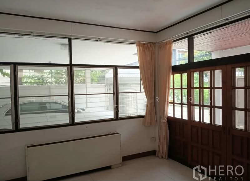 For sale 3 Bedroom Detached House in Watthana, Bangkok HRE01039, Bangkok, Khlong Tan Nua, Watthana, Bangkok, 3 Bedrooms, 301 sqm, Single Detached House For Sale, by Hero Realtor Co., Ltd., 500408576 - DDproperty.com