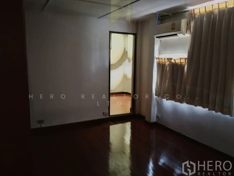 For sale 3 Bedroom Detached House in Watthana, Bangkok HRE01039, Bangkok, Khlong Tan Nua, Watthana, Bangkok, 3 Bedrooms, 301 sqm, Single Detached House For Sale, by Hero Realtor Co., Ltd., 500408576 - DDproperty.com