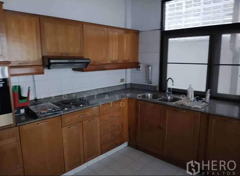 For sale 3 Bedroom Detached House in Watthana, Bangkok HRE01039, Bangkok, Khlong Tan Nua, Watthana, Bangkok, 3 Bedrooms, 301 sqm, Single Detached House For Sale, by Hero Realtor Co., Ltd., 500408576 - DDproperty.com