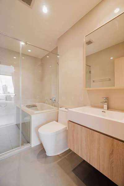 Maru Ekkamai 2, Bangkok, 70-5 Sukhumvit 63 Road, Phra Kanong Nua, Watthana, Bangkok, 2 Bedrooms, 60 sqm, Condo For Rent, by Shinyu Real Estate, 500408819 - DDproperty.com