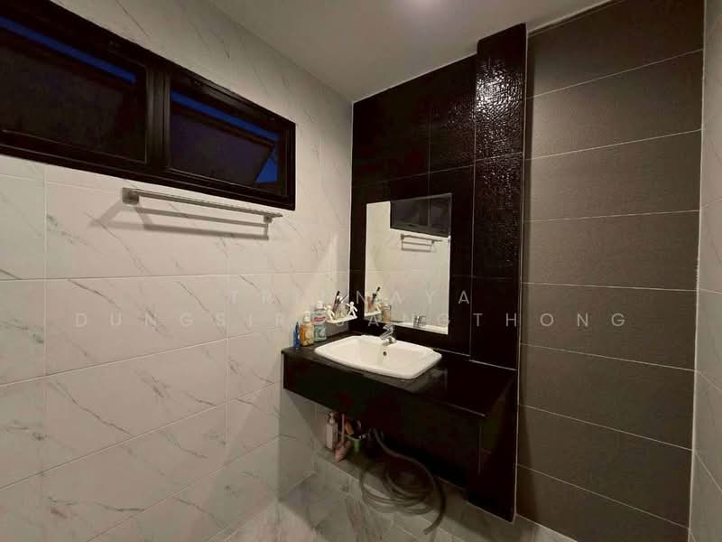 4-BR House, Bangkok, Bang Khae, Bangkok, 4 Bedrooms, 220 sqm, Single Detached House For Sale, by Trinnaya Dungsirisangthong, 500408855 - DDproperty.com