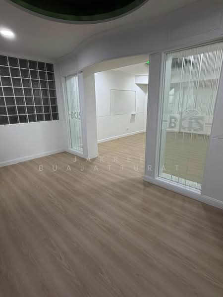 5-BR House, Bangkok, Khlong Chaokhun Sing, Wang Thonglang, Bangkok, 5 Bedrooms, 524 sqm, Single Detached House For Sale, by Jakree Buajatturat, 500408955 - DDproperty.com