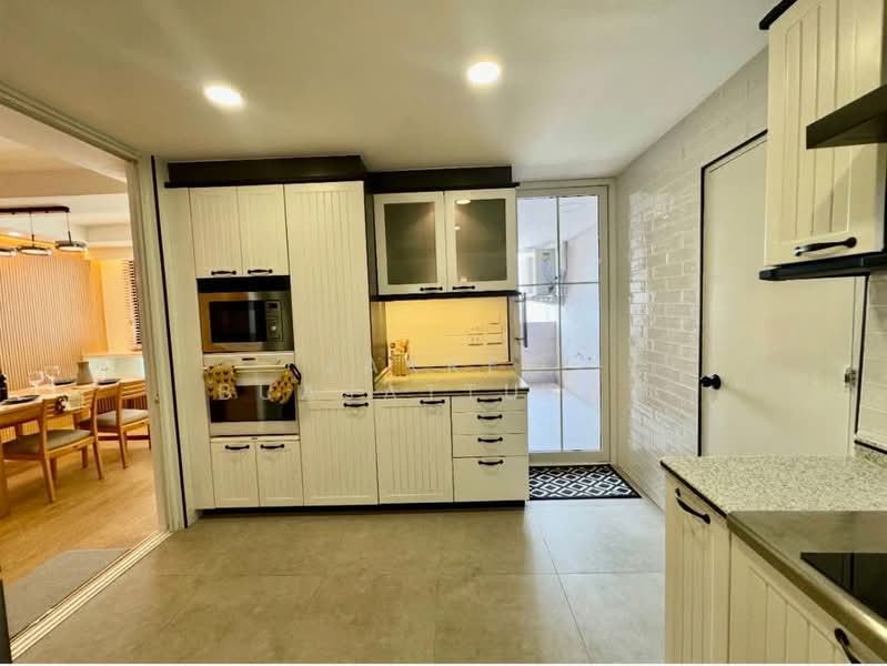 President Park Sukhumvit 24, Bangkok, 99 Sukhumvit 24 Alley, Khlongtoei Nua, Watthana, Bangkok, 3 Bedrooms, 223 sqm, Condo For Rent, by Jakree Buajatturat, 500409104 - DDproperty.com