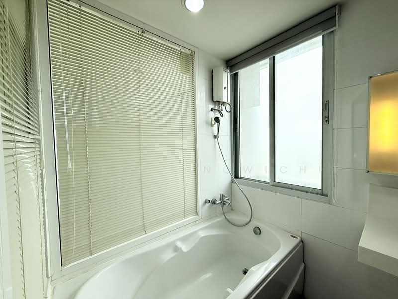 Rhythm Ratchada, Bangkok, 558 Ratchadaphisek Road, Samsen Nok, Huai Khwang, Bangkok, 2 Bedrooms, 73 sqm, Condo For Rent, by Areeya Kingwichit, 500409119 - DDproperty.com