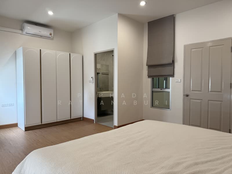 Baan Klang Muang British Town Srinakarin, Samut Prakan, Soi Baan Klang Muang British Town Srinakarin, Bang Kaeo, Bang Plee, Samut Prakan, 3 Bedrooms, 230 sqm, Townhouse For Sale, by Paphada Rattanaburi, 500409244 - DDproperty.com