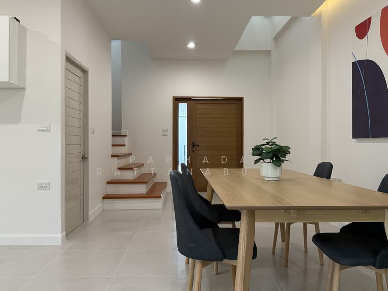 Baan Klang Muang British Town Srinakarin, Samut Prakan, Soi Baan Klang Muang British Town Srinakarin, Bang Kaeo, Bang Plee, Samut Prakan, 3 Bedrooms, 230 sqm, Townhouse For Rent, by Paphada Rattanaburi, 500409250 - DDproperty.com