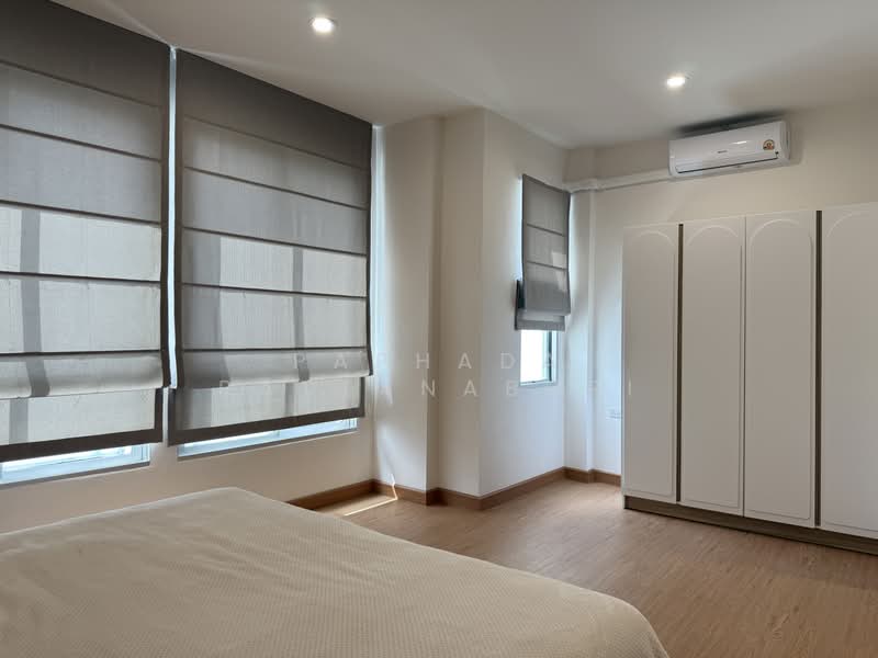 Baan Klang Muang British Town Srinakarin, Samut Prakan, Soi Baan Klang Muang British Town Srinakarin, Bang Kaeo, Bang Plee, Samut Prakan, 3 Bedrooms, 230 sqm, Townhouse For Rent, by Paphada Rattanaburi, 500409250 - DDproperty.com