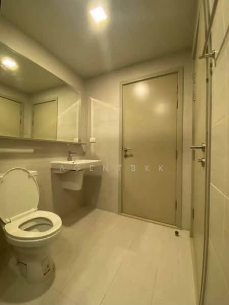 The Base Sukhumvit 50, Bangkok, Soi Roem Charoen 1, Sukhumvit 50 Road, Phra Kanong, Khlong Toei, Bangkok, 1 Bedroom, 31 sqm, Condo For Rent, by Agentbkk, 500409265 - DDproperty.com