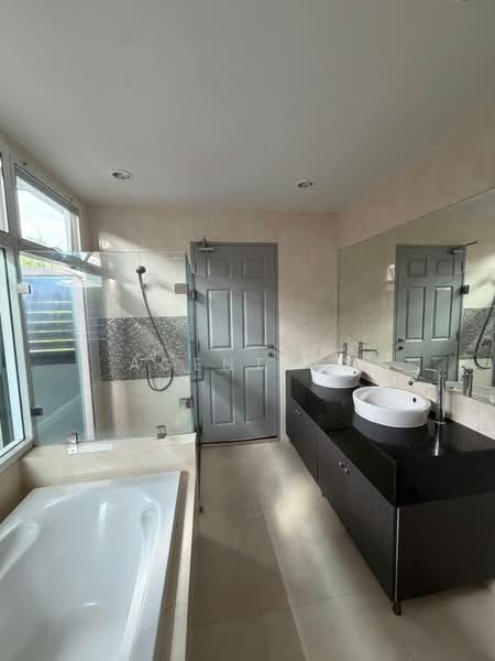 Villa Arcadia Srinakarin : วิลล่า อะคาเดีย ศรีนครินทร์, สมุทรปราการ, ซอย หมู่บ้านวิลล่าอะคาเดียศรีนครินทร์, บางแก้ว, บางพลี, สมุทรปราการ, 220 ตร.ม., บ้านเดี่ยว ให้เช่า, โดย Agentbkk, 500409293 - DDproperty.com
