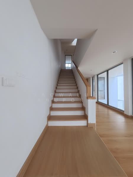 ไอเซน เออเบิ้ล เรสซิเดนซ์ I-Zen Urban Residence, Bangkok, Khlong Chaokhun Sing, Wang Thonglang, Bangkok, 4 Bedrooms, 410 sqm, Semi-Detached House (Twin House) For Sale, by Saowaluk Anupong, 500409308 - DDproperty.com