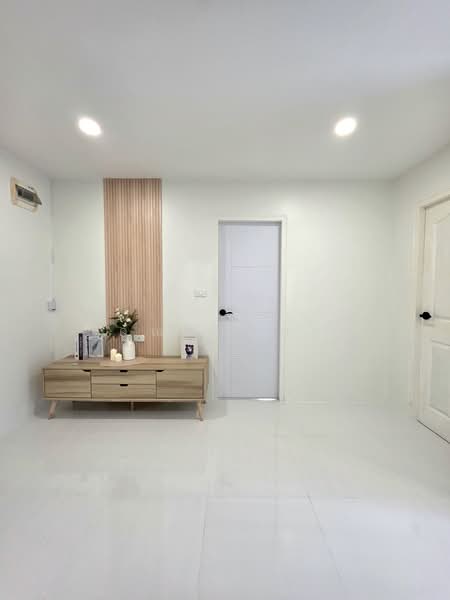 The Niche ID Ladprao 130, Bangkok, 130 Soi Ladprao 130, Khlong Chan, Bang Kapi, Bangkok, 1 Bedroom, 43 sqm, Condo For Sale, by คุณเหมียว, 500409333 - DDproperty.com