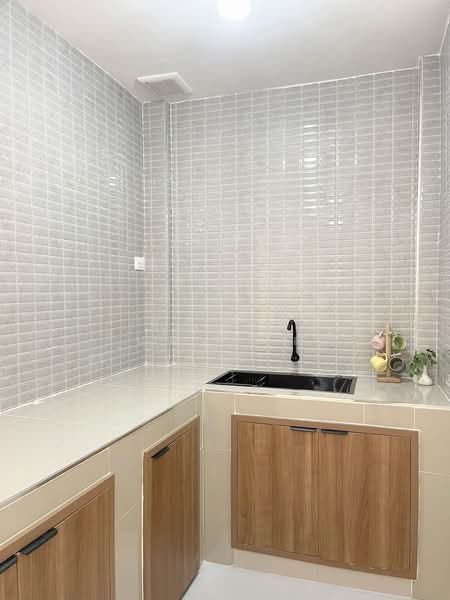 ทาวน์เฮ้าส์ 2 ชั้น รีโนเวทใหม่ ใกล้บิ๊กซี เพลส, Songkhla, Khlong Hae, Hat Yai, Songkhla, 2 Bedrooms, 200 sqm, Townhouse For Sale, by ศุภกฤต ยืนยงสวัสดิ์, 500409363 - DDproperty.com