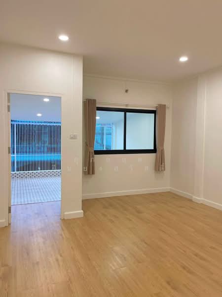 ทาวน์เฮ้าส์ 2 ชั้น รีโนเวทใหม่ ใกล้บิ๊กซี เพลส, Songkhla, Khlong Hae, Hat Yai, Songkhla, 2 Bedrooms, 200 sqm, Townhouse For Sale, by ศุภกฤต ยืนยงสวัสดิ์, 500409363 - DDproperty.com