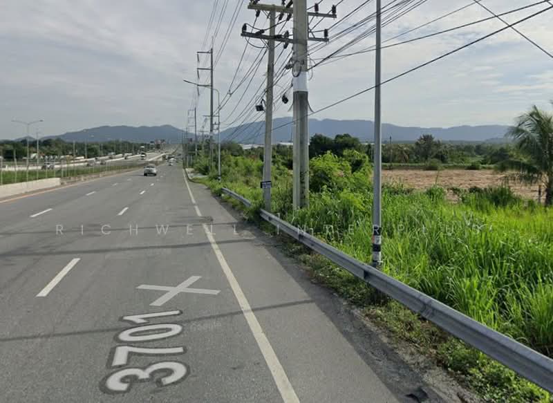 30 rai of land for sale in Surasak, excellent location, only 4.5 million baht per rai, Chon Buri (Pattaya), Surasak, Si Racha, Chon Buri (Pattaya), , 49,112 sqm, Land For Sale, by RICHWELL INTERPLUS, 500409391 - DDproperty.com