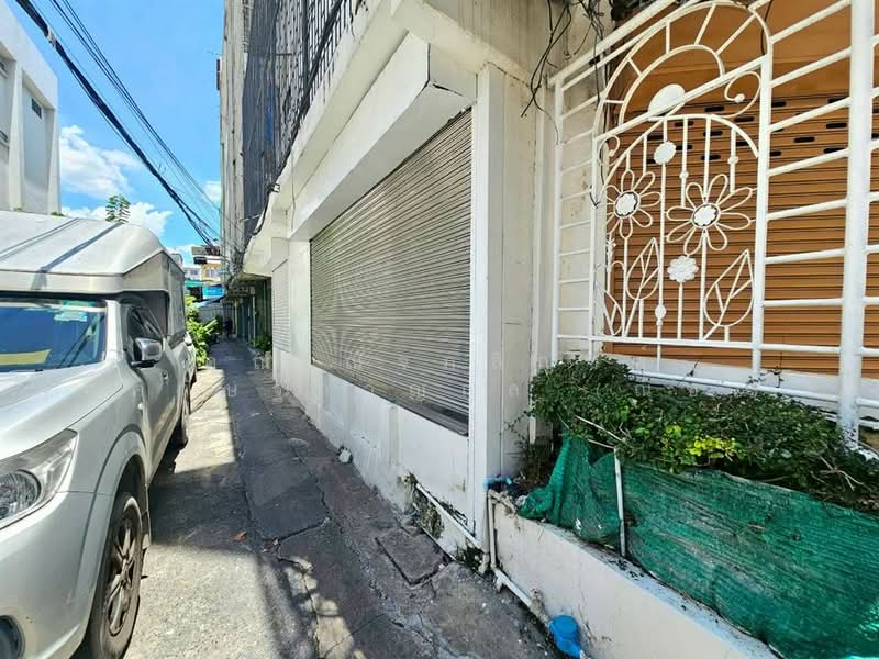 อาคารพาณิชย์ 5.5 ชั้น 20.1 ตร.ว. ใกล้ตลาดวรจักร หลังธนาคารกรุงเทพ สาขาวรจักร ซอยบ้านดอกไม้, Bangkok, ถนนวรจักร, Ban Bat, Pom Prap Sattru Phai, Bangkok, , 480 sqm, Shophouse For Sale, by คุณ ณัจภสิญาค์ ศุภควัษฐ์กาญกุล (ณิชชา), 500409421 - DDproperty.com