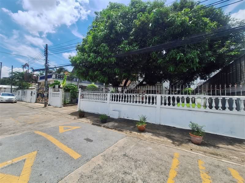 บ้านเดี่ยว 2 ชั้น 105 ตร.ว. บ้านเดี่ยว ใกล้สถานีรถไฟฟ้าปุณณวิถี ถนนสุขุมวิท, Bangkok, ถนนสุขุมวิท, Bang Chak, Phra Khanong, Bangkok, 4 Bedrooms, 420 sqm, Single Detached House For Sale, by คุณ ปิยวัฒน์ ฟุ้งเฟื่อง (วัฒ), 500409439 - DDproperty.com