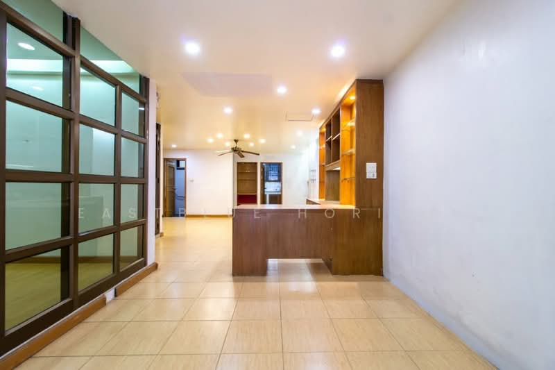 Townhouse Area Sathorn, กรุงเทพ, ทุ่งมหาเมฆ, สาทร, กรุงเทพ, 250 ตร.ม., ทาวน์เฮ้าส์ ขาย, โดย Eastblue Horizon, 500409521 - DDproperty.com