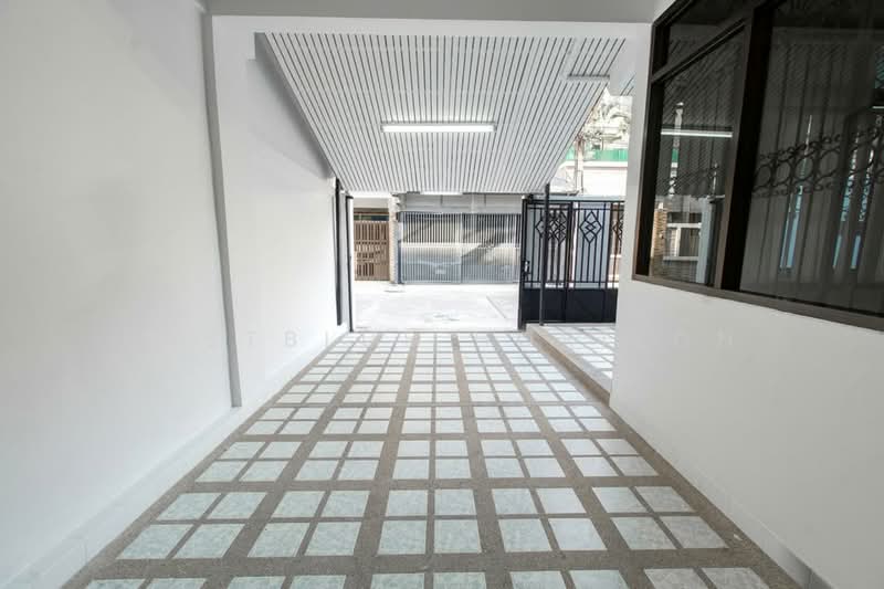 Townhouse Area Sathorn, Bangkok, Thung Maha Mek, Sathon, Bangkok, 4 Bedrooms, 250 sqm, Townhouse For Sale, by Eastblue Horizon, 500409521 - DDproperty.com