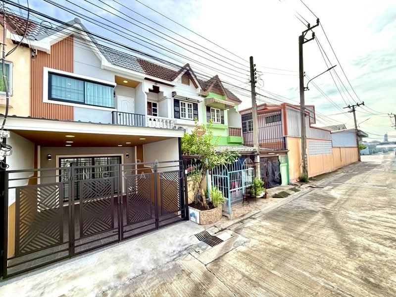ซอยสวนผัก 19, Lampang, Suan Dok, Muang Lampang, Lampang, 2 Bedrooms, 105 sqm, Townhouse For Sale, by Parinya Ingkasuwanakul, 500409560 - DDproperty.com