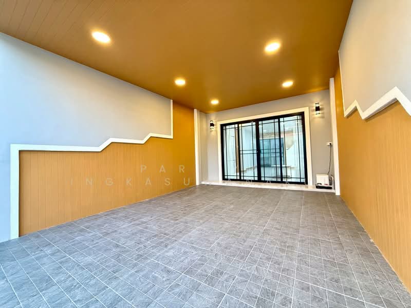 ซอยสวนผัก 19, Lampang, Suan Dok, Muang Lampang, Lampang, 2 Bedrooms, 105 sqm, Townhouse For Sale, by Parinya Ingkasuwanakul, 500409560 - DDproperty.com
