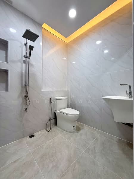 ซอยสวนผัก 19, Lampang, Suan Dok, Muang Lampang, Lampang, 2 Bedrooms, 105 sqm, Townhouse For Sale, by Parinya Ingkasuwanakul, 500409560 - DDproperty.com