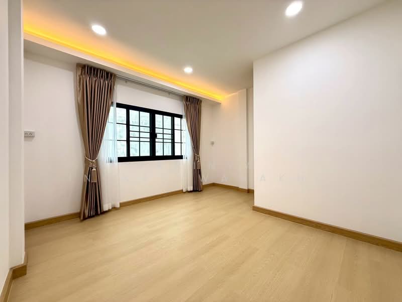 ซอยสวนผัก 19, Lampang, Suan Dok, Muang Lampang, Lampang, 2 Bedrooms, 105 sqm, Townhouse For Sale, by Parinya Ingkasuwanakul, 500409560 - DDproperty.com