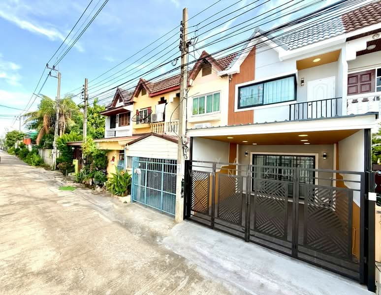ซอยสวนผัก 19, Lampang, Suan Dok, Muang Lampang, Lampang, 2 Bedrooms, 105 sqm, Townhouse For Sale, by Parinya Ingkasuwanakul, 500409560 - DDproperty.com