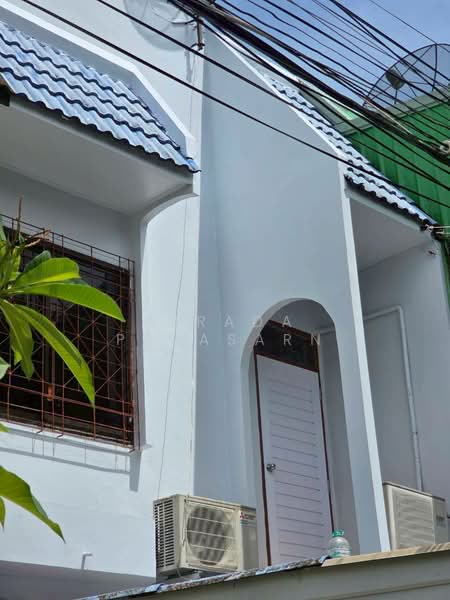 Baan Soi Phueng Mee, Bangkok, Bang Chak, Phra Khanong, Bangkok, 2 Bedrooms, 80 sqm, Townhouse For Rent, by Airada Parasarn, 500409643 - DDproperty.com