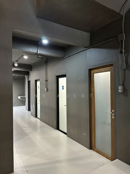 โฮมออฟฟิศ พระราม 9 ซอย 19, Bangkok, Bang Kapi, Huai Khwang, Bangkok, 5 Bedrooms, 350 sqm, Townhouse For Sale, by NR AGENT, 500409717 - DDproperty.com
