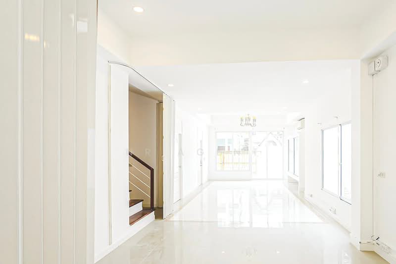 ทาวน์โฮม ลาดพร้าว 110 แยก 4, Bangkok, Wang Thonglang, Bangkok, 4 Bedrooms, 628 sqm, Townhouse For Sale, by NR AGENT, 500409765 - DDproperty.com
