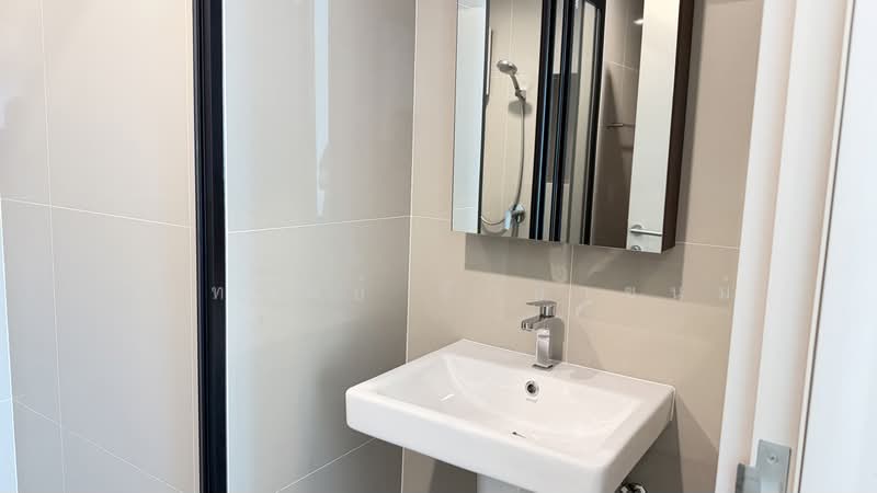 The Base Phetchaburi-Thonglor, Bangkok, Phetchaburi Rd, Bang Kapi, Huai Khwang, Bangkok, 1 Bedroom, 31 sqm, Condo For Rent, by ธนทรัพย์ รักษาชนม์, 500409862 - DDproperty.com