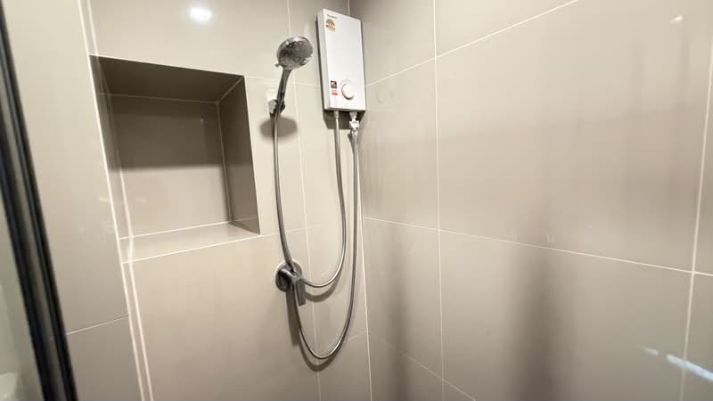 The Base Phetchaburi-Thonglor, Bangkok, Phetchaburi Rd, Bang Kapi, Huai Khwang, Bangkok, 1 Bedroom, 31 sqm, Condo For Rent, by ธนทรัพย์ รักษาชนม์, 500409862 - DDproperty.com