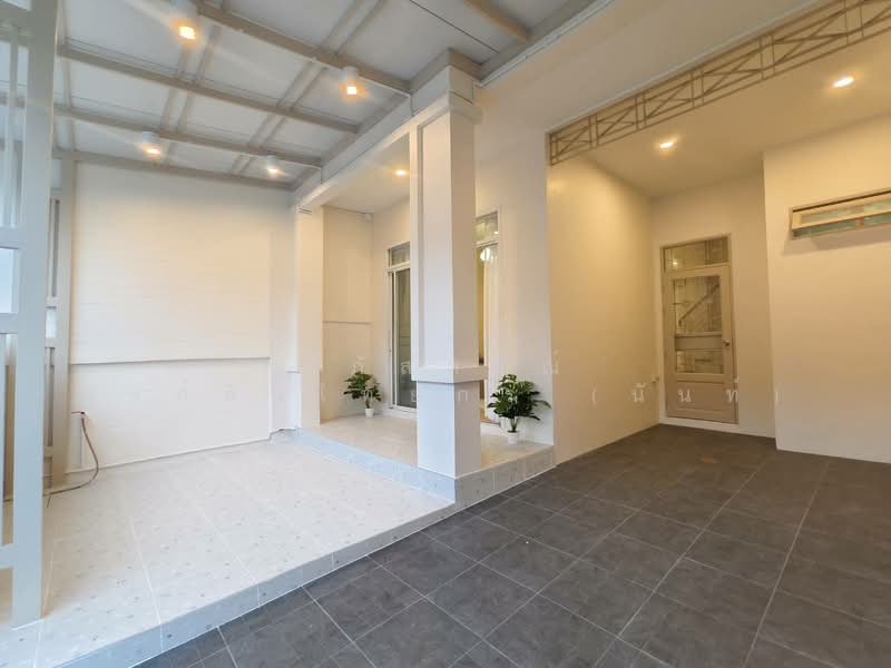 Ruenruedee 3 Ramintra-Hathairaj, Bangkok, Hathairat Road, Min Buri, Bangkok, 4 Bedrooms, 92 sqm, Townhouse For Sale, by นภัสศรณ์ วงศ์สินไทยกร (นันท์), 500409867 - DDproperty.com
