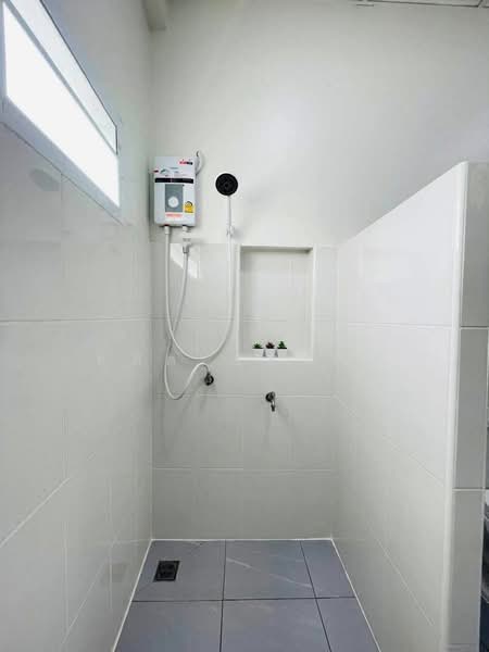 ให้เช่าบ้านแฝดหลังใหญ่รีโนเวทใหม่ บางพระ ศรีราชา, Chon Buri (Pattaya), Bang Phra, Si Racha, Chon Buri (Pattaya), 4 Bedrooms, 150 sqm, Semi-Detached House (Twin House) For Rent, by Dusit Saengfa, 500410107 - DDproperty.com