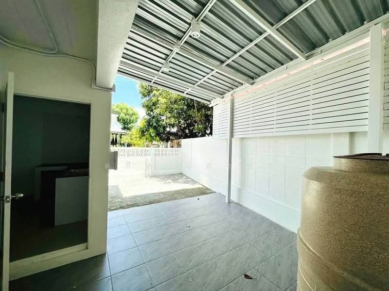 ให้เช่าบ้านแฝดหลังใหญ่รีโนเวทใหม่ บางพระ ศรีราชา, Chon Buri (Pattaya), Bang Phra, Si Racha, Chon Buri (Pattaya), 4 Bedrooms, 150 sqm, Semi-Detached House (Twin House) For Rent, by Dusit Saengfa, 500410107 - DDproperty.com
