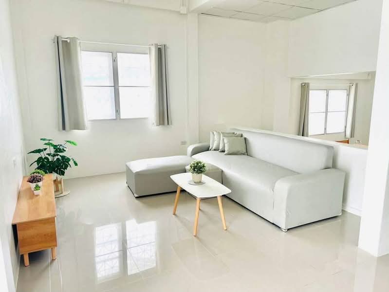 ให้เช่าบ้านแฝดหลังใหญ่รีโนเวทใหม่ บางพระ ศรีราชา, Chon Buri (Pattaya), Bang Phra, Si Racha, Chon Buri (Pattaya), 4 Bedrooms, 150 sqm, Semi-Detached House (Twin House) For Rent, by Dusit Saengfa, 500410107 - DDproperty.com