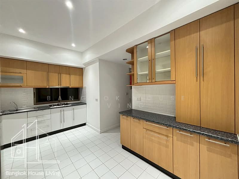 Prompong Mansion, Bangkok, 36 Soi Sukhumvit 39, Khlongtoei Nua, Watthana, Bangkok, 3 Bedrooms, 250 sqm, Condo For Rent, by Bangkok House Living, 500410173 - DDproperty.com