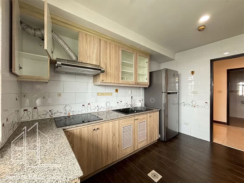 Royal Castle Sukhumvit, Bangkok, 30 Soi Sukhumvit 39, Khlongtoei Nua, Watthana, Bangkok, 3 Bedrooms, 133 sqm, Condo For Rent, by Bangkok House Living, 500410183 - DDproperty.com