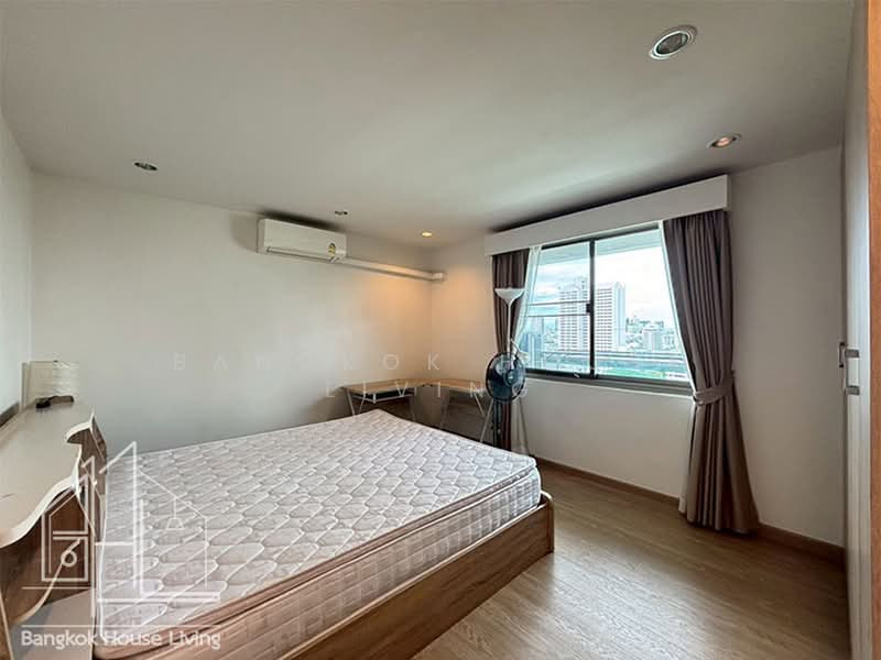 Royal Castle Sukhumvit, Bangkok, 30 Soi Sukhumvit 39, Khlongtoei Nua, Watthana, Bangkok, 3 Bedrooms, 133 sqm, Condo For Rent, by Bangkok House Living, 500410183 - DDproperty.com