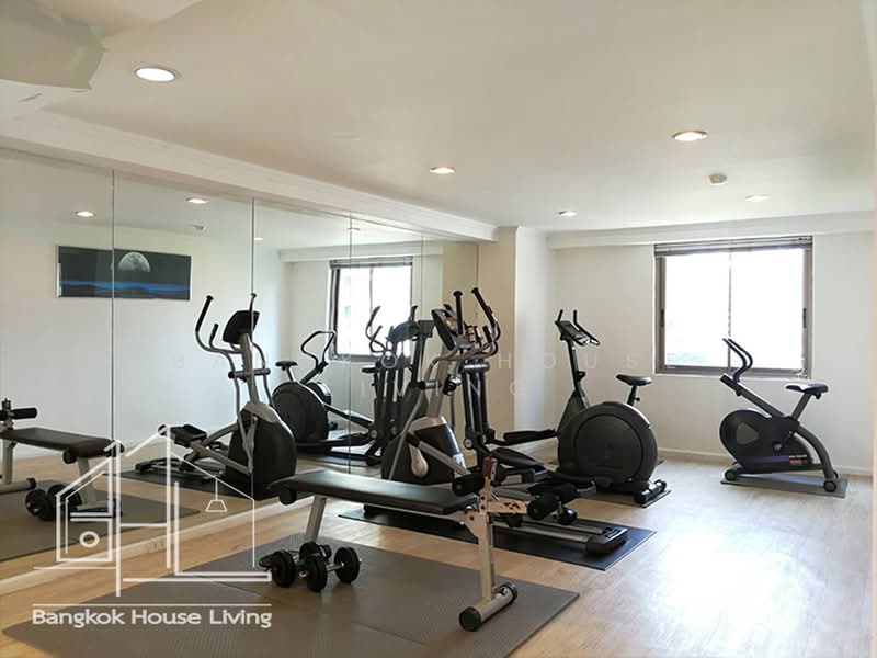 Royal Castle Sukhumvit, Bangkok, 30 Soi Sukhumvit 39, Khlongtoei Nua, Watthana, Bangkok, 3 Bedrooms, 133 sqm, Condo For Rent, by Bangkok House Living, 500410183 - DDproperty.com