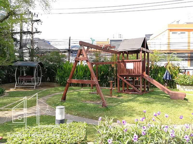 Royal Castle Sukhumvit, Bangkok, 30 Soi Sukhumvit 39, Khlongtoei Nua, Watthana, Bangkok, 3 Bedrooms, 133 sqm, Condo For Rent, by Bangkok House Living, 500410183 - DDproperty.com