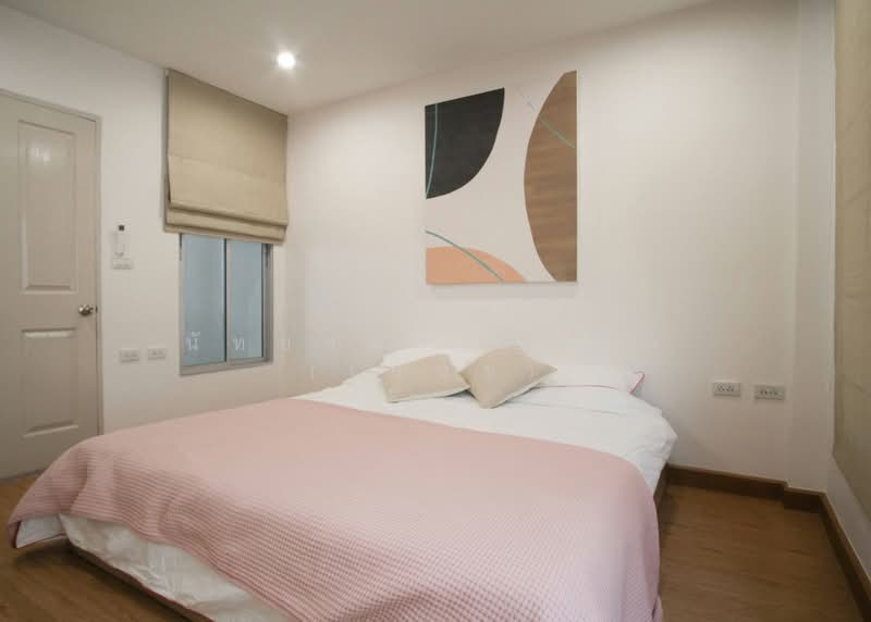 Baan Klang Muang British Town Srinakarin, Samut Prakan, Soi Baan Klang Muang British Town Srinakarin, Bang Kaeo, Bang Plee, Samut Prakan, 3 Bedrooms, 230 sqm, Townhouse For Rent, by Nattayaporn Peumkul (Benz), 500410186 - DDproperty.com