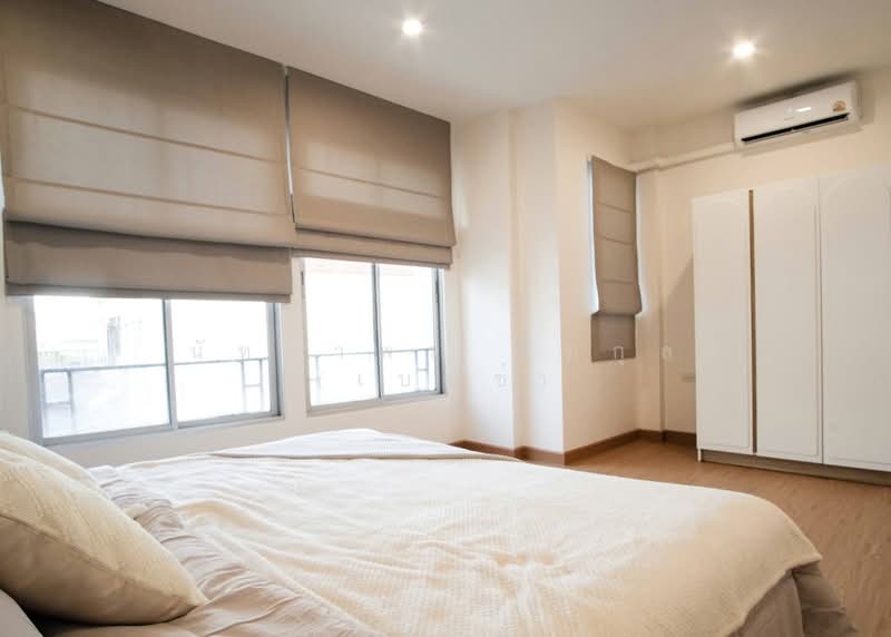 Baan Klang Muang British Town Srinakarin, Samut Prakan, Soi Baan Klang Muang British Town Srinakarin, Bang Kaeo, Bang Plee, Samut Prakan, 3 Bedrooms, 230 sqm, Townhouse For Rent, by Nattayaporn Peumkul (Benz), 500410186 - DDproperty.com