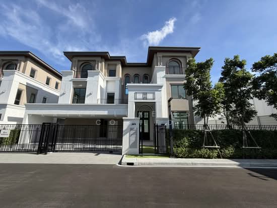 CINQ ROYAL The Eighteen Bangna KM.7, Samut Prakan
