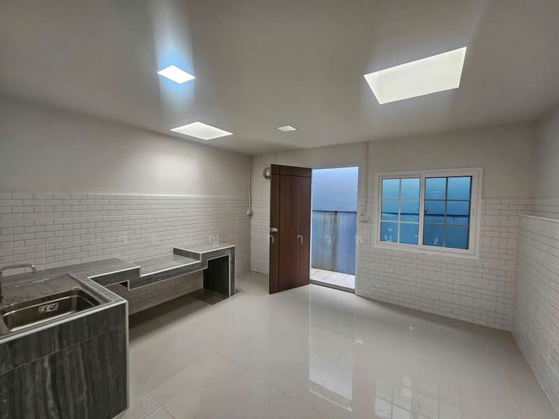ทาวน์เฮ้าส์ ดอนเมือง ซ.เทิดราชัน41, Bangkok, ถนนเทิดราชัน, Si Khan, Don Mueang, Bangkok, 2 Bedrooms, 110 sqm, Townhouse For Sale, by Wicharn Kaonah, 500410355 - DDproperty.com