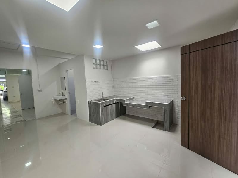 ทาวน์เฮ้าส์ ดอนเมือง ซ.เทิดราชัน41, Bangkok, ถนนเทิดราชัน, Si Khan, Don Mueang, Bangkok, 2 Bedrooms, 110 sqm, Townhouse For Sale, by Wicharn Kaonah, 500410355 - DDproperty.com