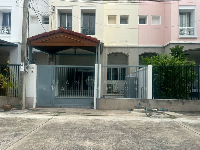 บ้านทาวน์โฮม 3 ชั้น ซอยอารีย์สัมพันธ์ 3 บ้านเปล่า 3 ห้องนอน 3 ห้องน้ำ, Bangkok, Phaya Thai, Bangkok, 3 Bedrooms, 200 sqm, Townhouse For Rent, by Panthawan Keeratithavornanan, 500410425 - DDproperty.com